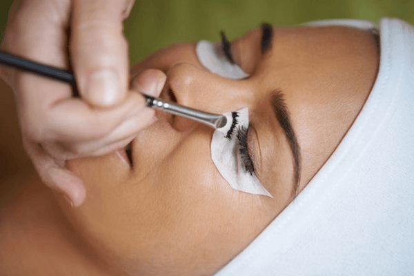 8 tactiques de marketing pour les salons de cils